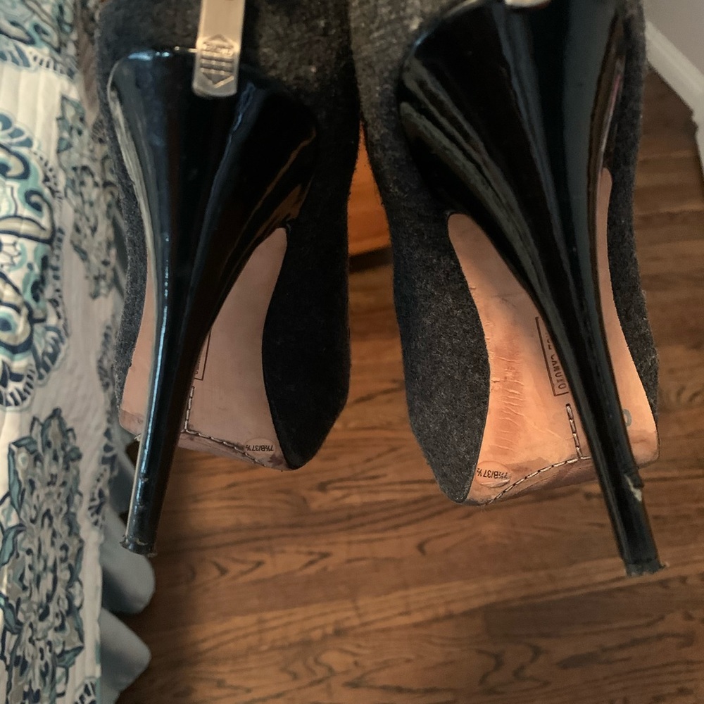 Vince Camuto gray felted wool Jerrell booties